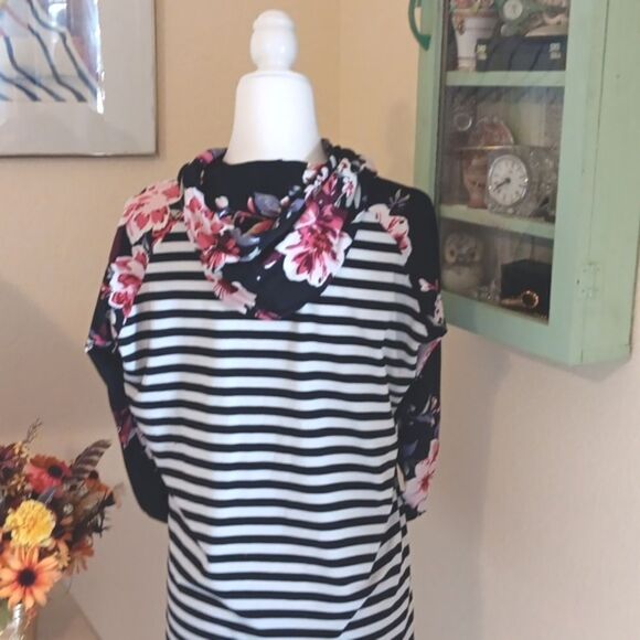 Lildy Striped and Flowered Hoodie - Picture 7 of 10